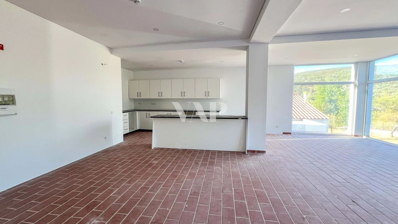 Moradia T12 para Venda em Salir Foto 9