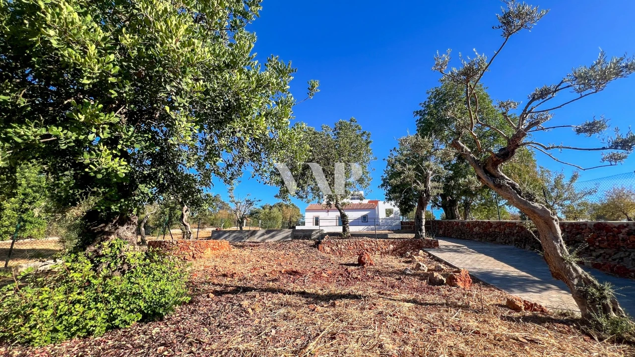 Moradia T12 para Venda em Salir Foto 35