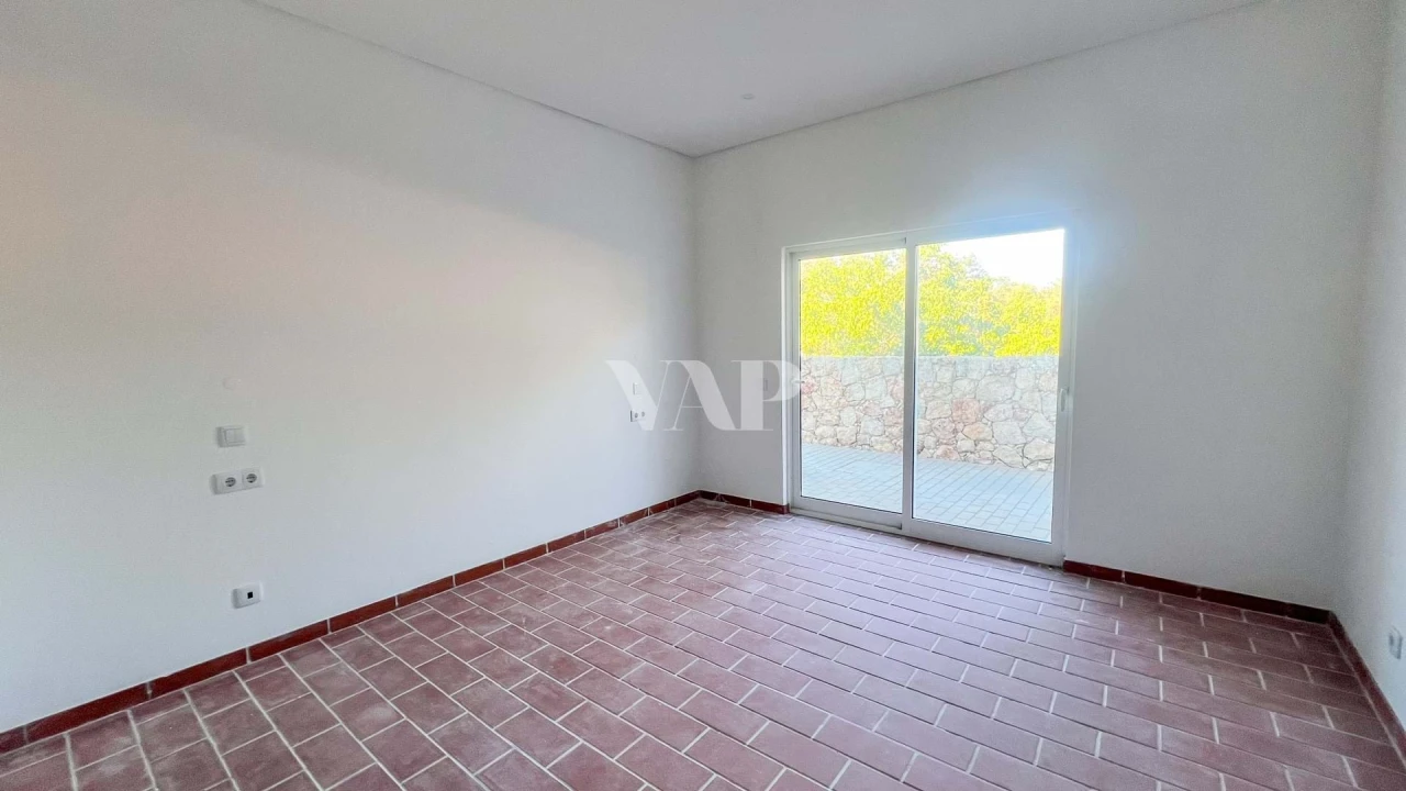 Moradia T12 para Venda em Salir Foto 24