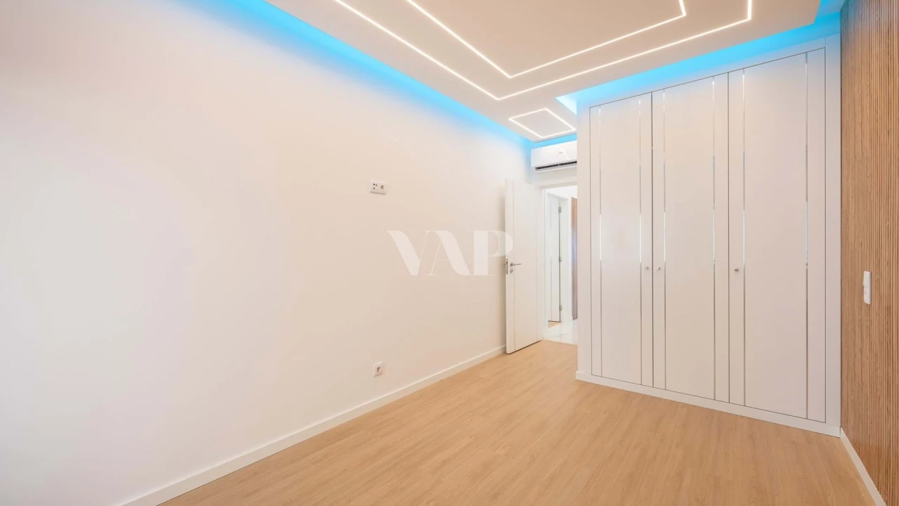 Apartamento T3 para Venda em Quarteira Foto 12