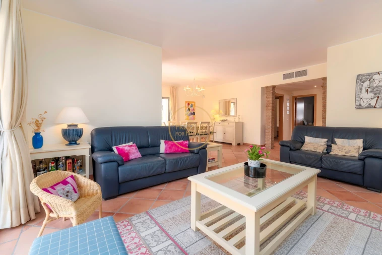 Moradia T3 para Arrendamento férias em Quarteira Foto 14