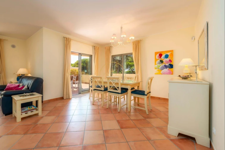 Moradia T3 para Arrendamento férias em Quarteira Foto 12