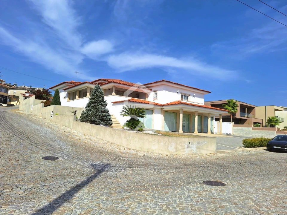 Moradia T3 para Venda em Sobrosa Foto 1