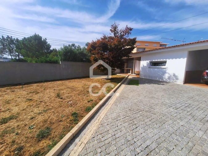 Moradia T3 para Venda em Sobrosa Foto 25