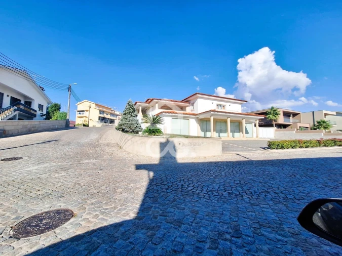 Moradia T3 para Venda em Sobrosa Foto 38