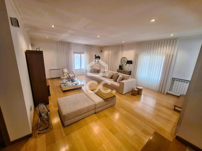 Moradia T3 para Venda em Sobrosa Foto 1