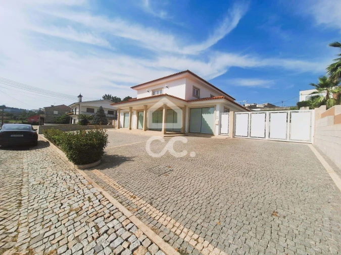 Moradia T3 para Venda em Sobrosa Foto 3