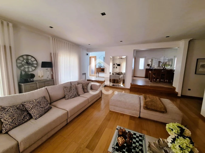 Moradia T3 para Venda em Sobrosa Foto 2