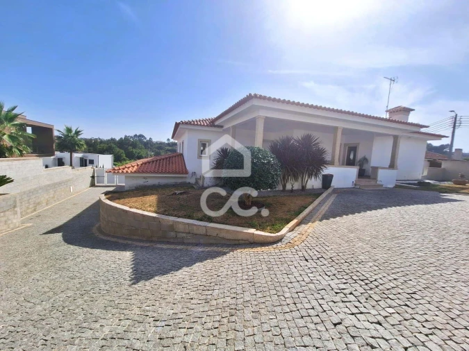 Moradia T3 para Venda em Sobrosa Foto 25