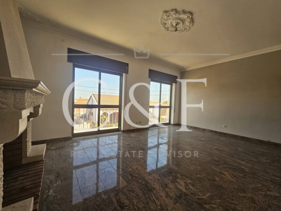 Apartamento T4 para Venda em Gaio-Rosário e Sarilhos Pequenos Foto 5