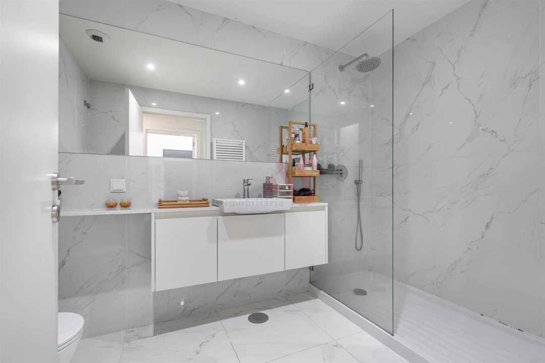 Apartamento T2 para Arrendamento em Candoso Santiago e Mascotelos Foto 12