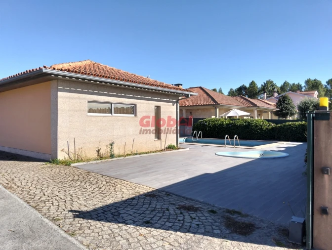 Moradia T3 para Venda em Cavernães Foto 1