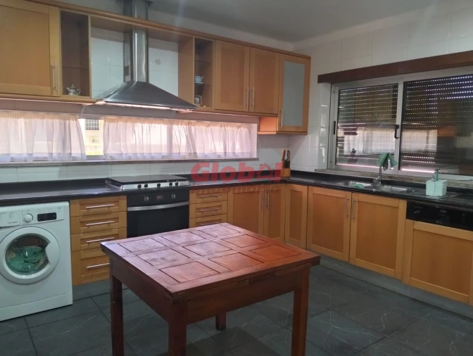 Moradia T3 para Venda em Cavernães Foto 9