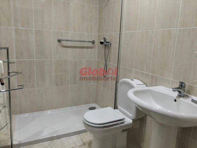 Moradia T3 para Venda em Cavernães Foto 21