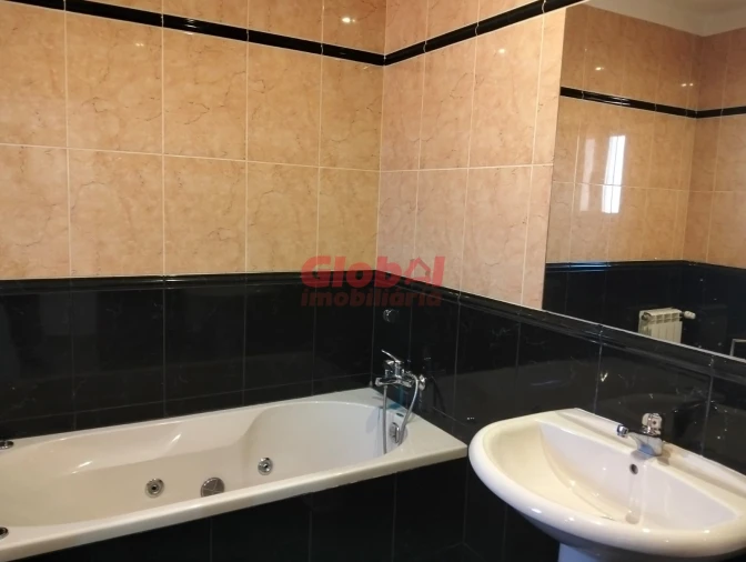 Moradia T3 para Venda em Cavernães Foto 19