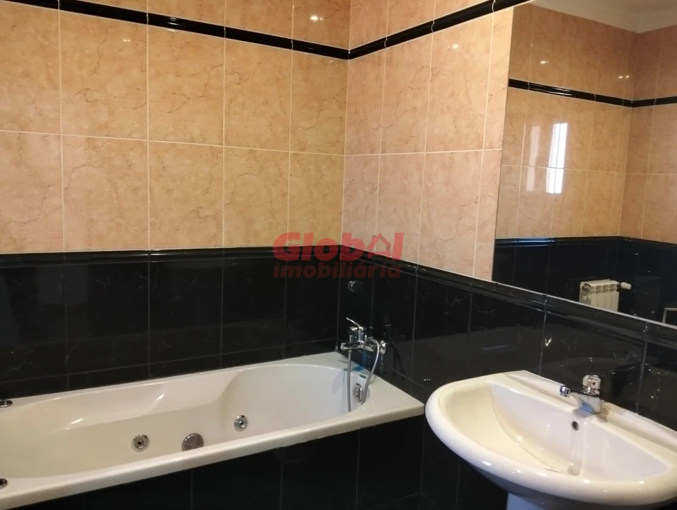 Moradia T3 para Venda em Cavernães Foto 19