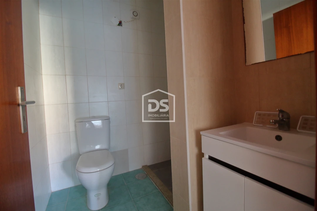 Moradia T4 para Venda em Santiago de Piães Foto 8