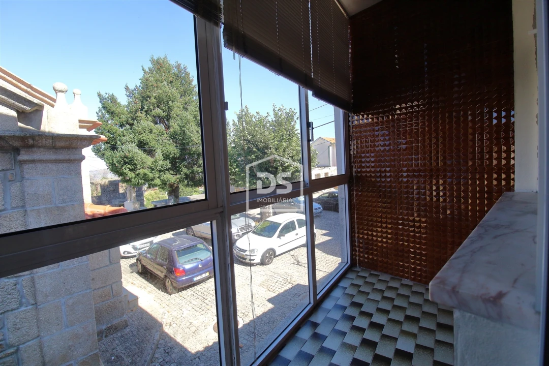 Moradia T4 para Venda em Santiago de Piães Foto 13