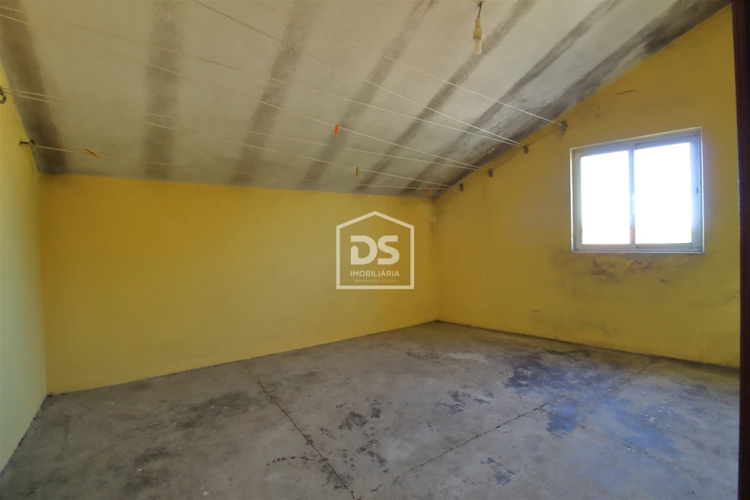 Moradia T4 para Venda em Santiago de Piães Foto 18