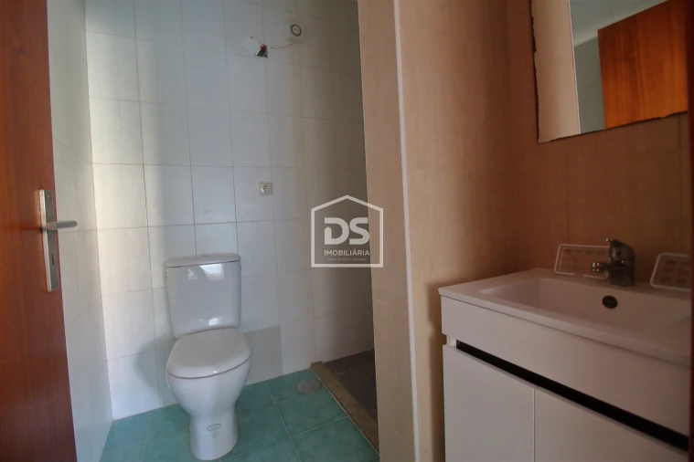 Moradia T4 para Venda em Santiago de Piães Foto 8