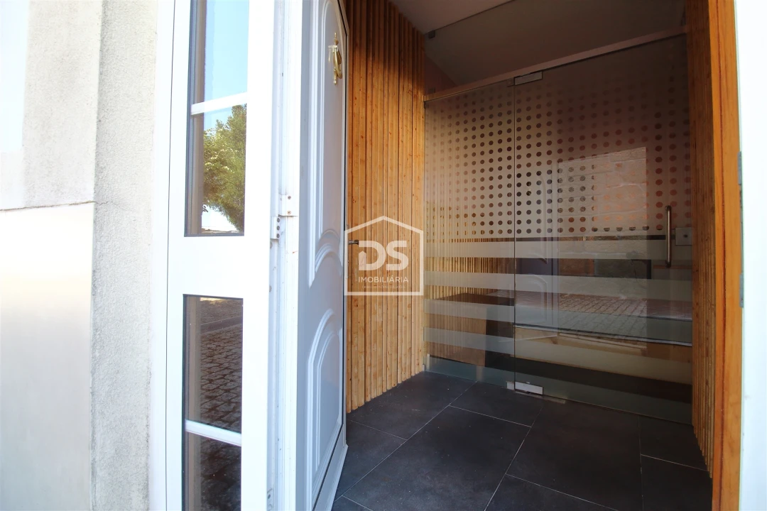 Moradia T4 para Venda em Santiago de Piães Foto 4