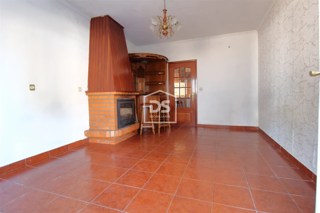 Moradia T4 para Venda em Santiago de Piães Foto 5