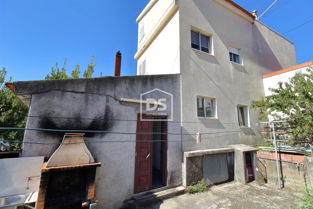 Moradia T4 para Venda em Santiago de Piães Foto 1