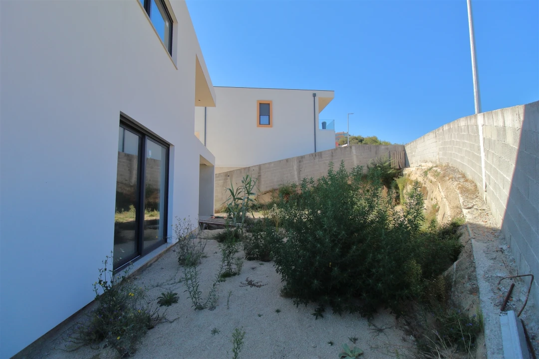 Moradia T4 para Venda em Santiago de Piães Foto 3