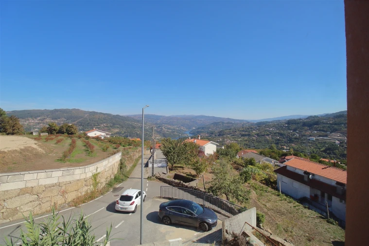 Moradia T4 para Venda em Santiago de Piães Foto 18