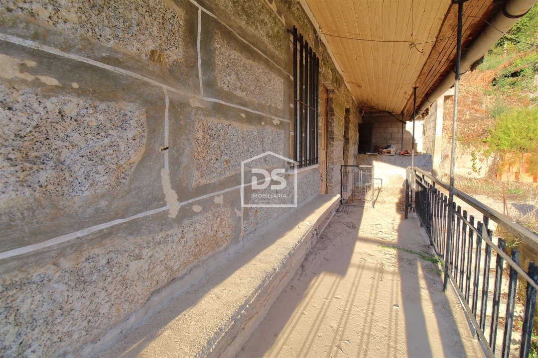 Moradia T2 para Venda em São Martinho de Sardoura Foto 3
