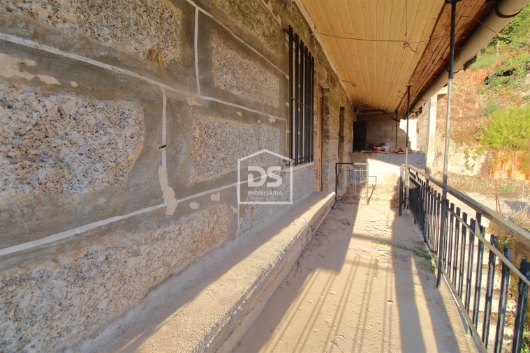 Moradia T2 para Venda em São Martinho de Sardoura Foto 3