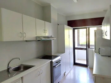 Apartamento T2 para Arrendamento em Aldoar, Foz do Douro e Nevogilde
