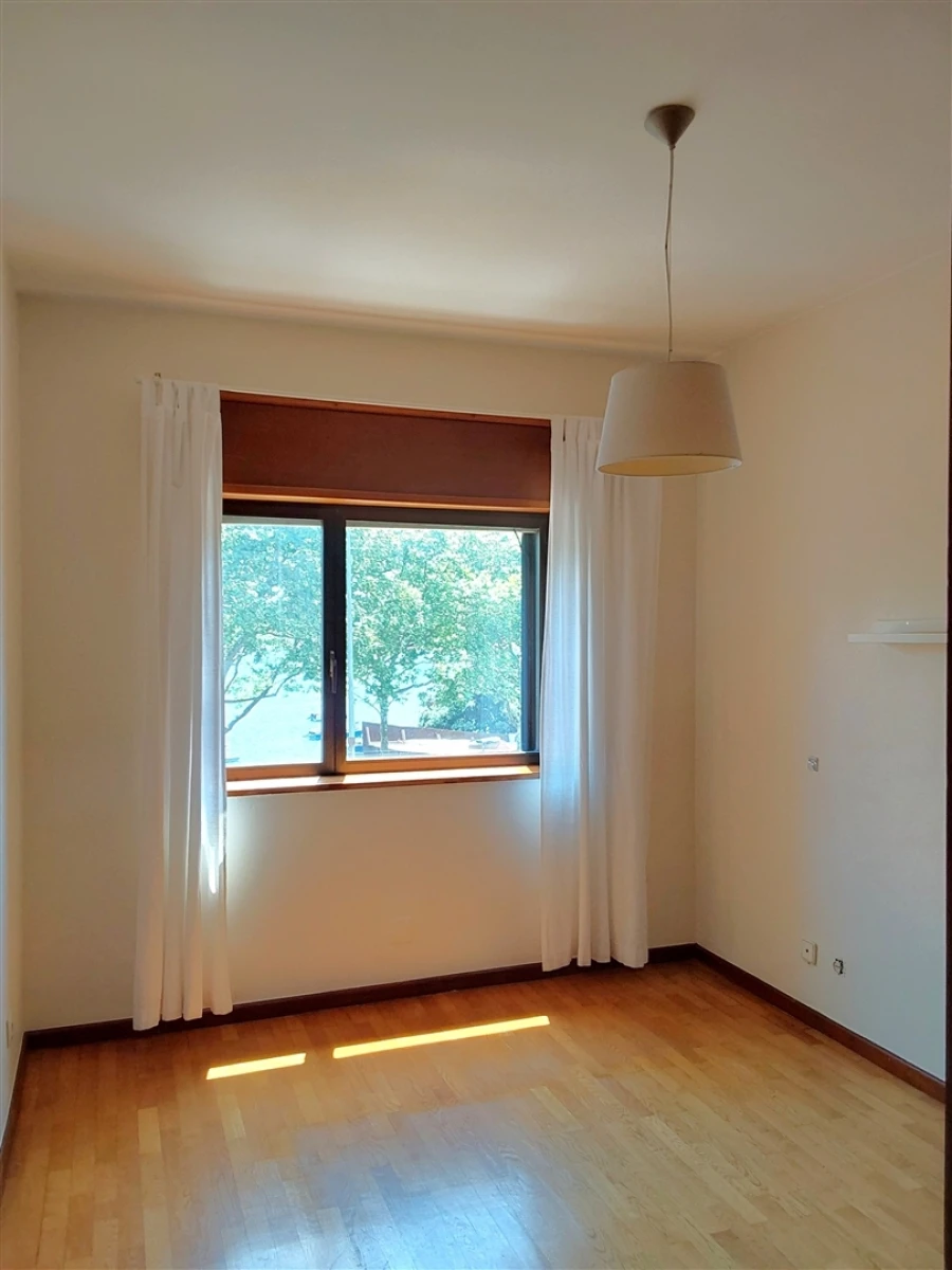 Apartamento T2 para Arrendamento em Aldoar, Foz do Douro e Nevogilde Foto 9