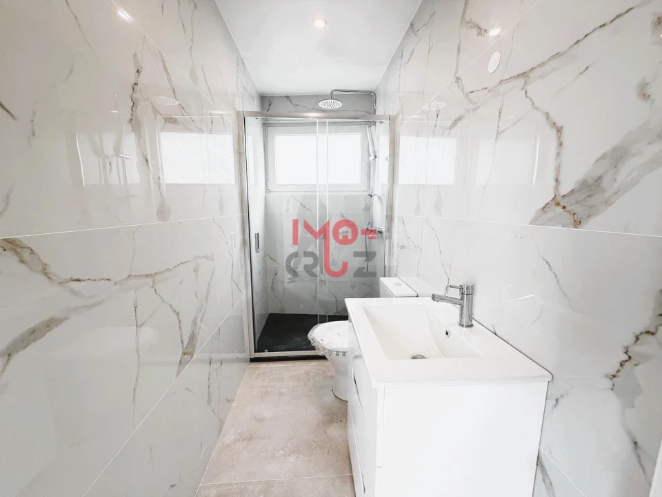 Apartamento T2 para Venda em Santa Maria, São Pedro e Matacães Foto 16