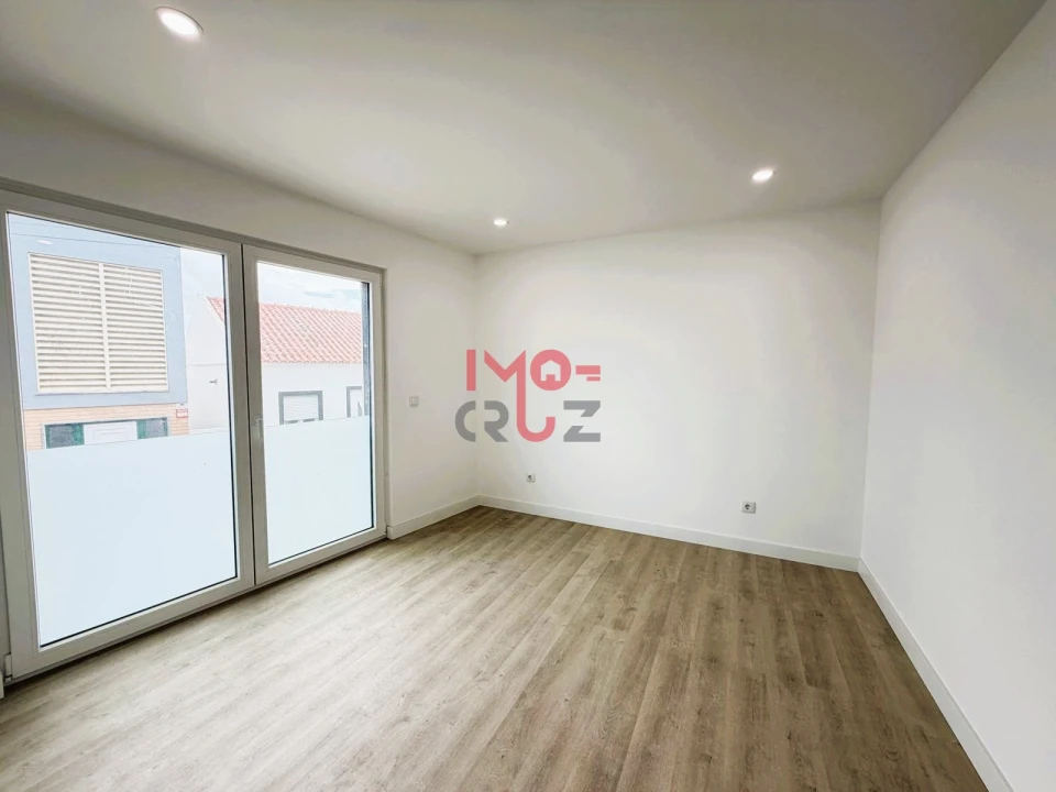 Apartamento T2 para Venda em Santa Maria, São Pedro e Matacães Foto 9