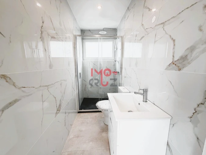 Apartamento T2 para Venda em Santa Maria, São Pedro e Matacães Foto 16