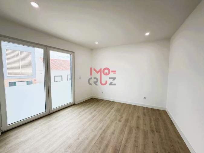 Apartamento T2 para Venda em Santa Maria, São Pedro e Matacães Foto 9