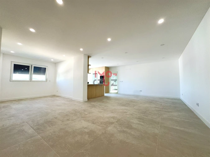 Apartamento T2 para Venda em Santa Maria, São Pedro e Matacães Foto 7