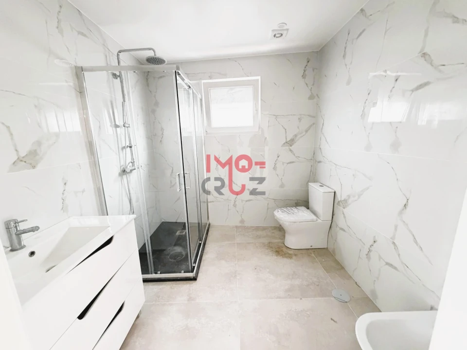 Apartamento T2 para Venda em Santa Maria, São Pedro e Matacães Foto 11