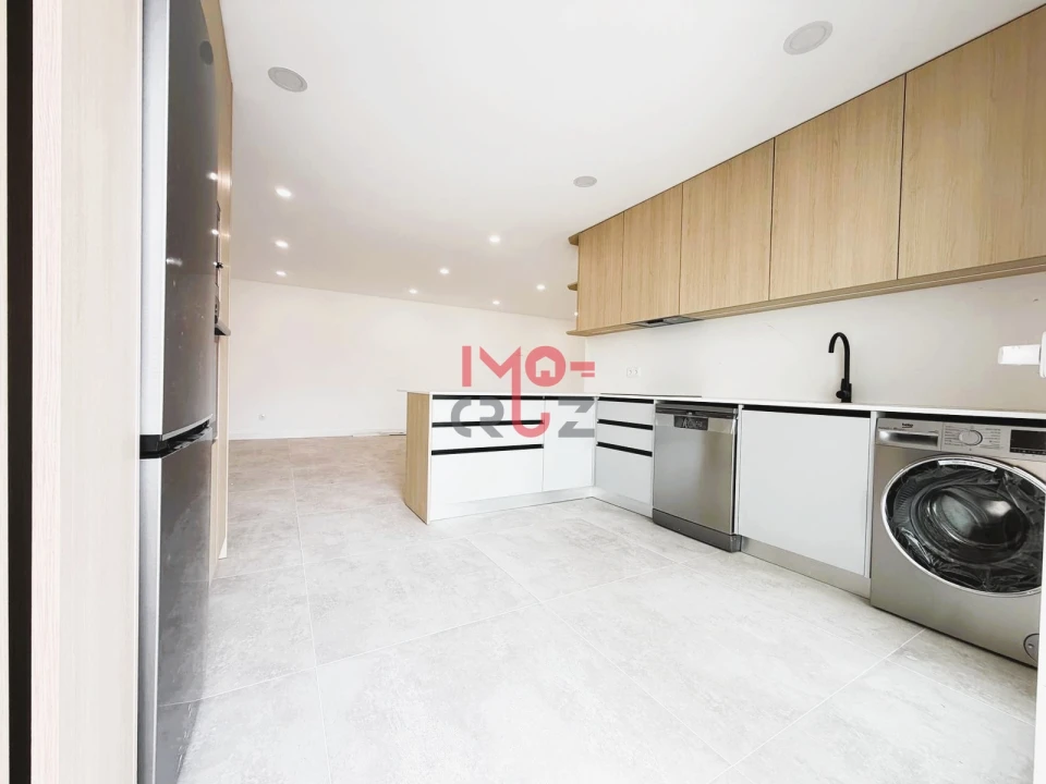 Apartamento T2 para Venda em Santa Maria, São Pedro e Matacães Foto 3