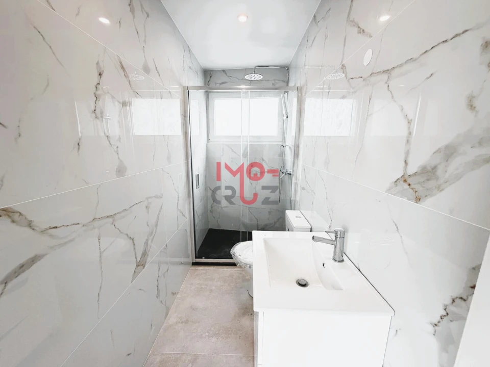 Apartamento T2 para Venda em Santa Maria, São Pedro e Matacães Foto 15