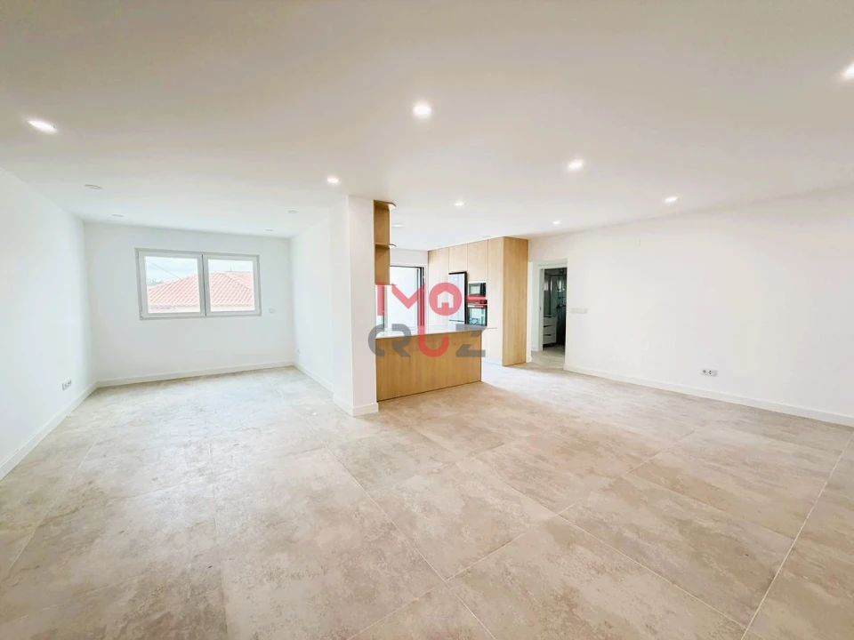 Apartamento T2 para Venda em Santa Maria, São Pedro e Matacães Foto 5