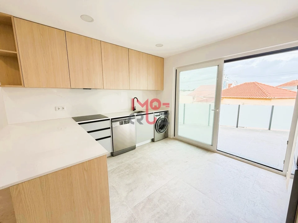 Apartamento T2 para Venda em Santa Maria, São Pedro e Matacães Foto 2