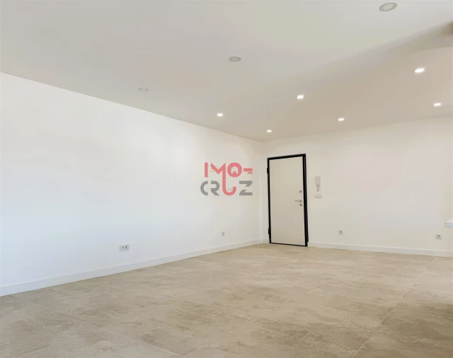 Apartamento T2 para Venda em Santa Maria, São Pedro e Matacães Foto 8