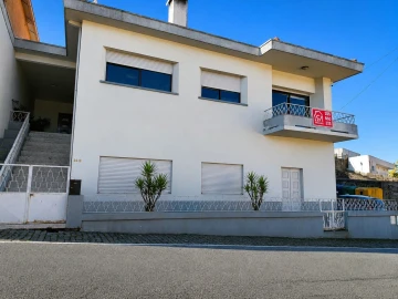 Moradia T4 para Venda em Frazão Arreigada