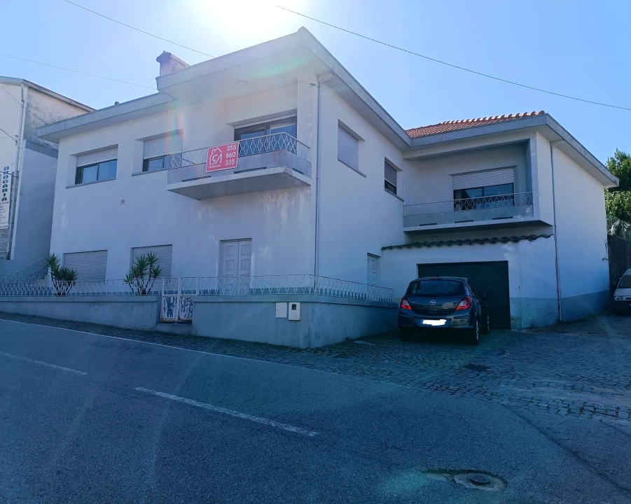 Moradia T4 para Venda em Frazão Arreigada Foto 1