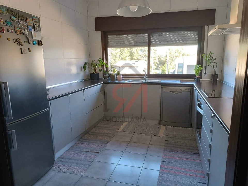 Moradia T4 para Venda em Frazão Arreigada Foto 3