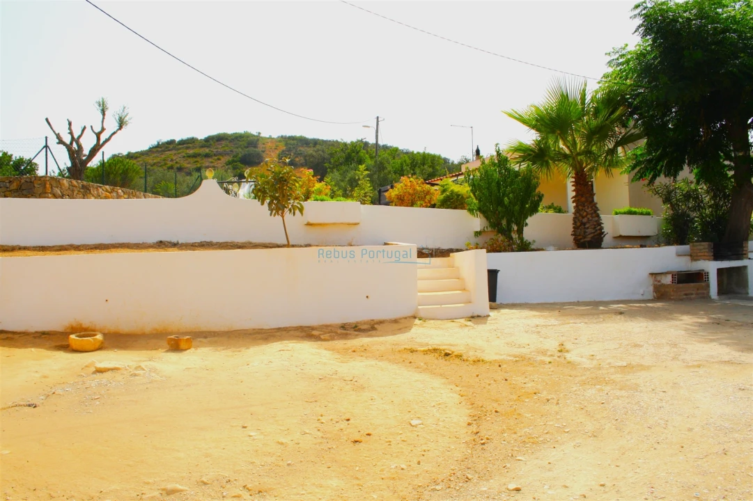 Moradia T4 para Venda em Santa Barbara de Nexe Foto 14