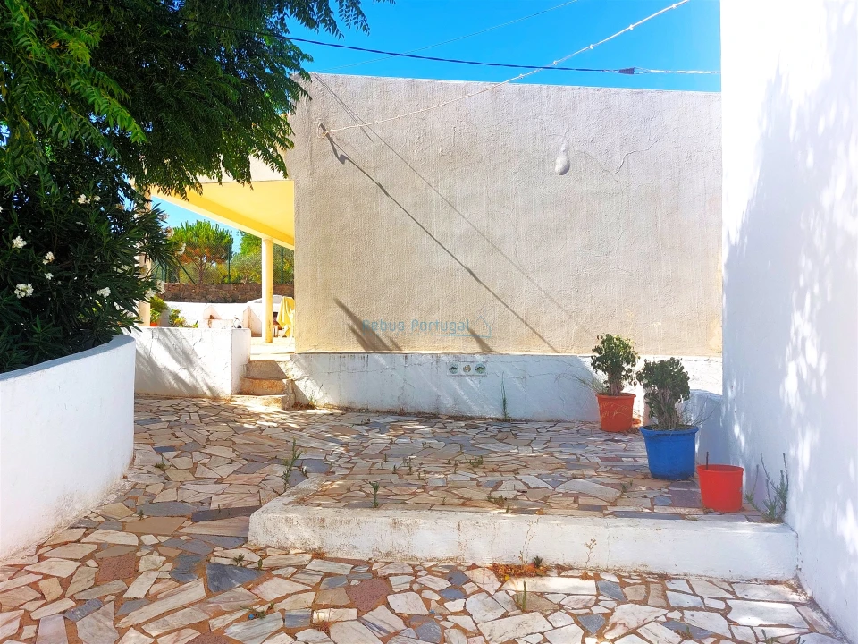 Moradia T4 para Venda em Santa Barbara de Nexe Foto 7