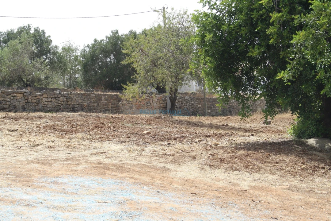 Moradia T4 para Venda em Santa Barbara de Nexe Foto 23